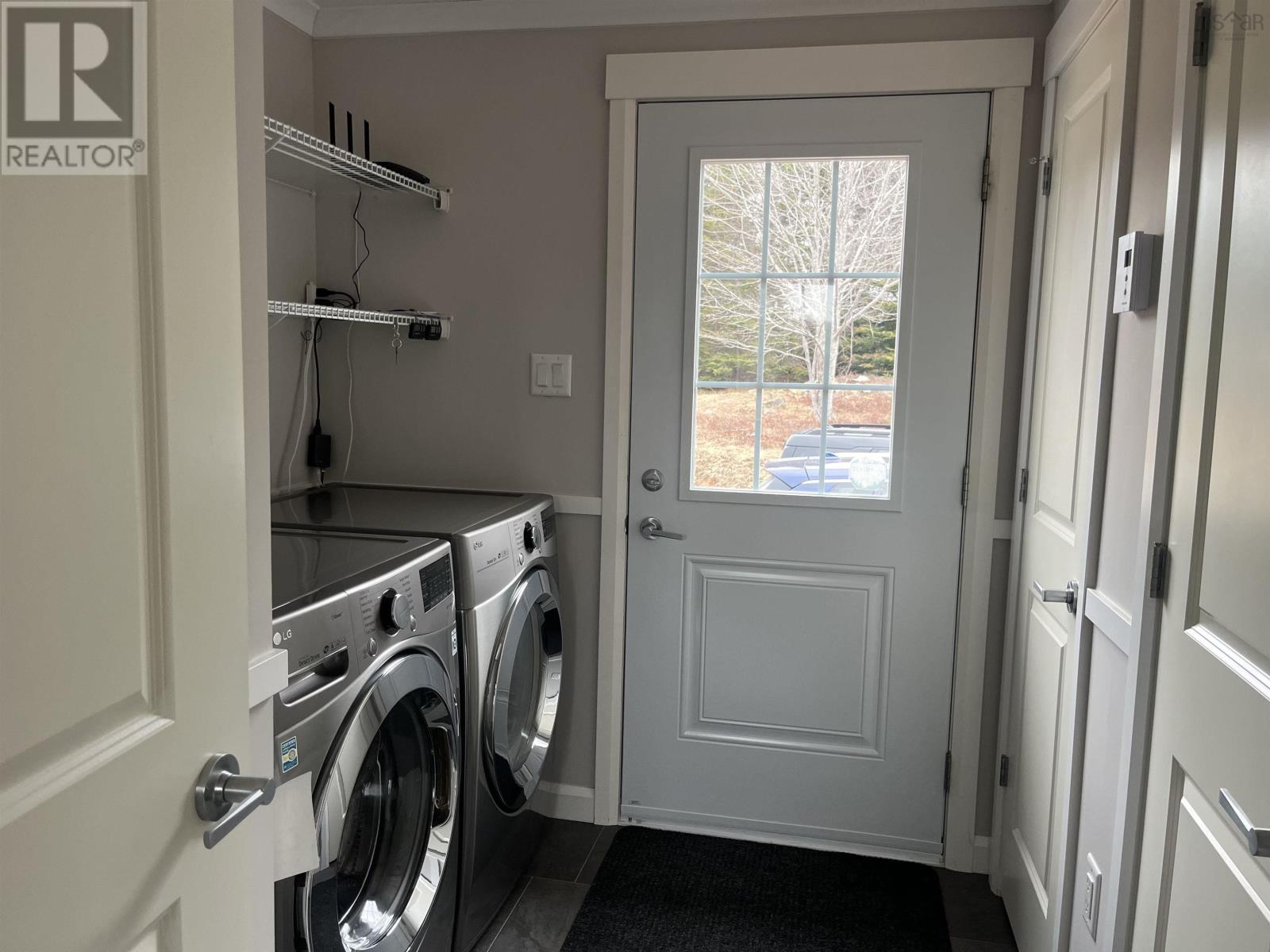 290 Eastside Grand River Property Photo 25