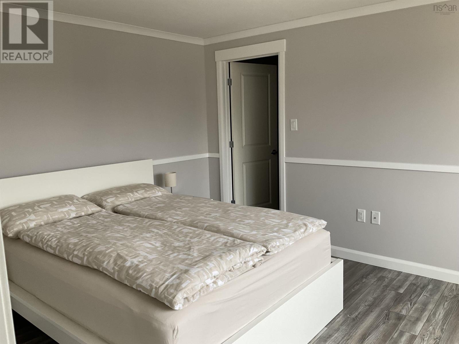 290 Eastside Grand River Property Photo 26