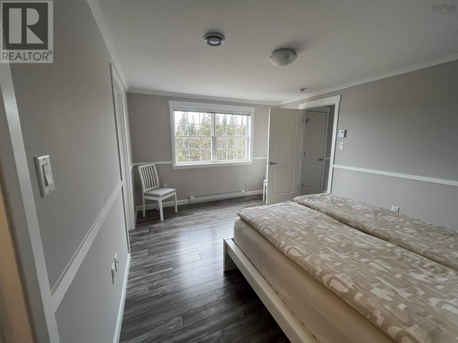 290 Eastside Grand River Property Photo 27