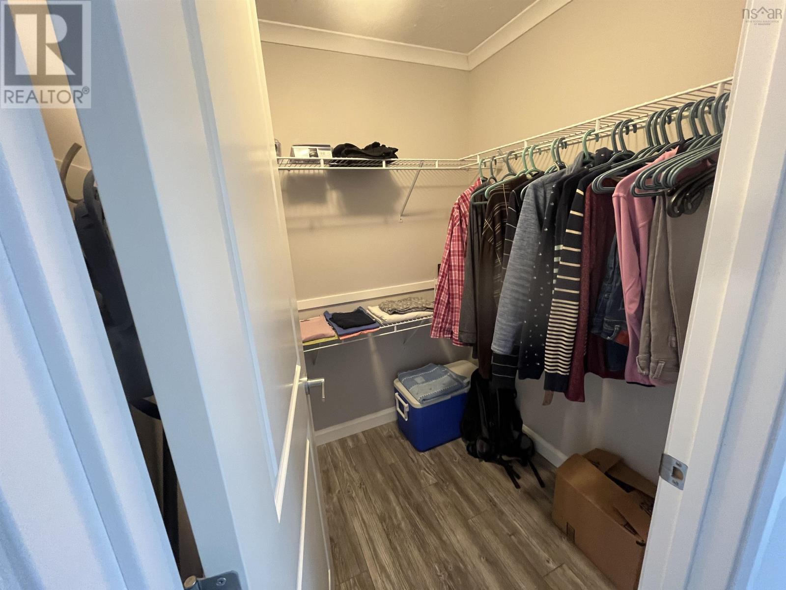 290 Eastside Grand River Property Photo 32