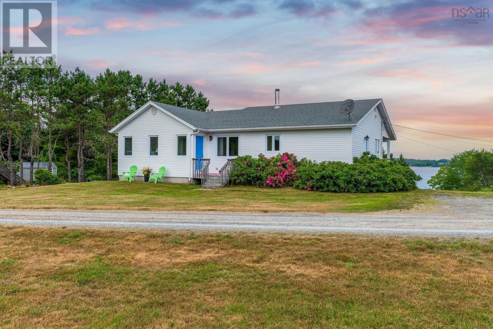 37 Orchard Heights Property Photo 2