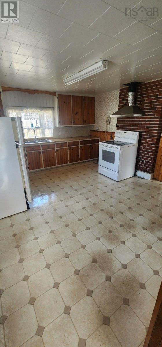 5588 204 Highway Property Photo 4