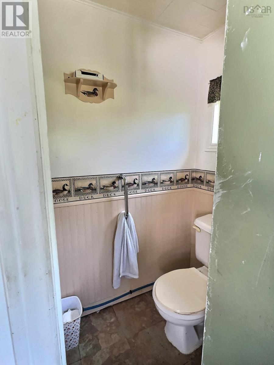 5588 204 Highway Property Photo 18