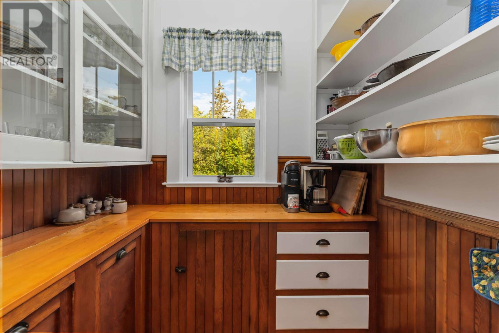 42 Back Road Property Photo 19