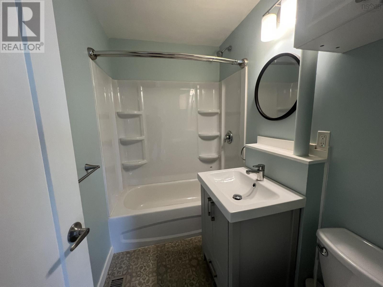 98 Lakecrest Drive Property Photo 13