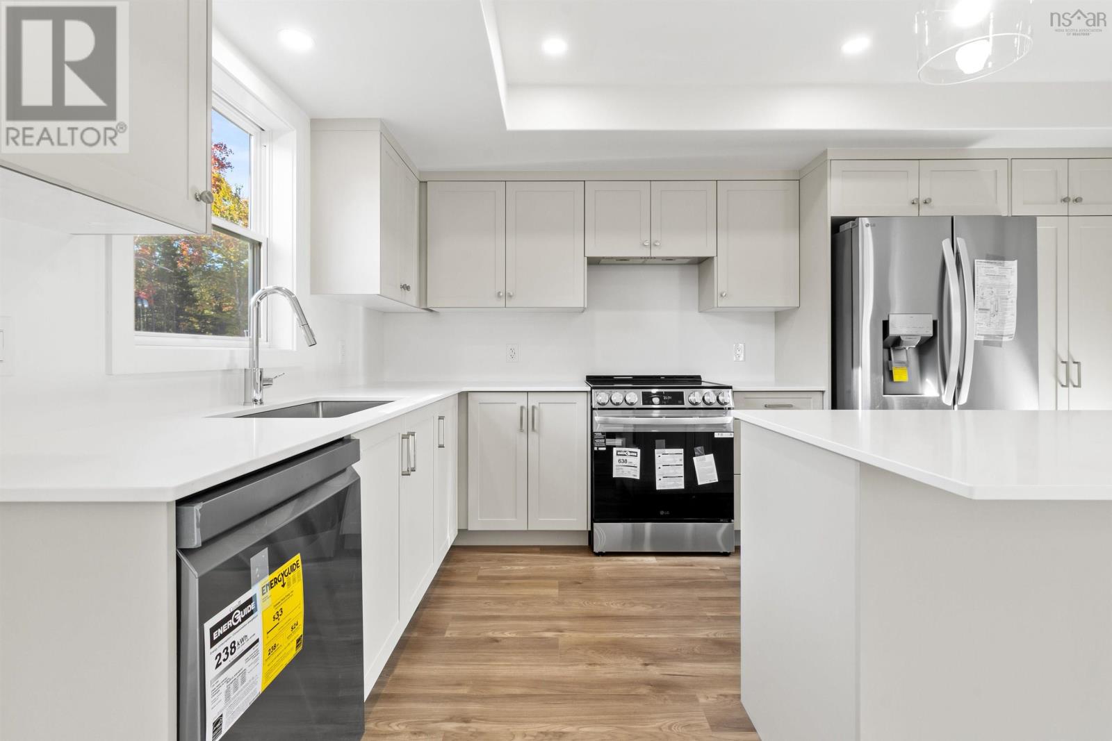 28 Simona Drive #3 Property Photo 4