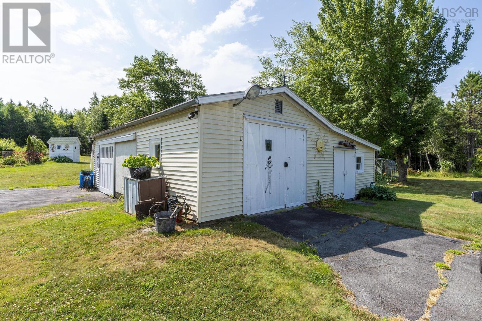 18665 Highway 103 Property Photo 10