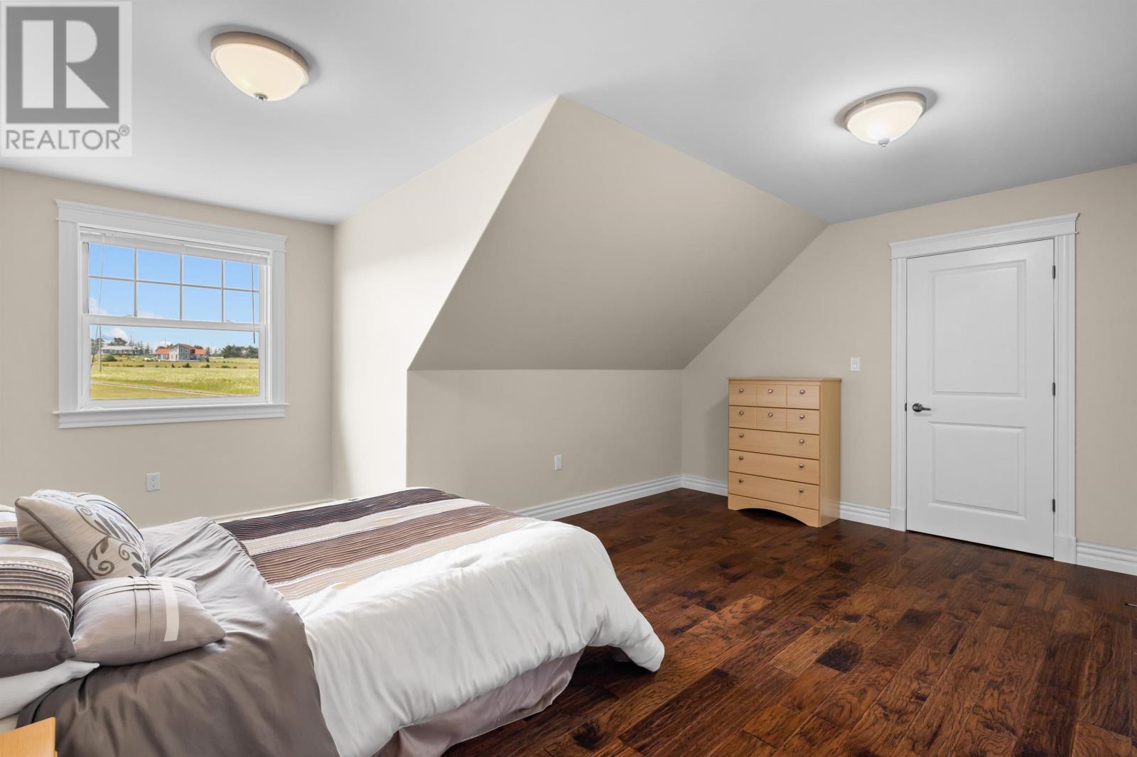 84 Hatton Road Property Photo 33