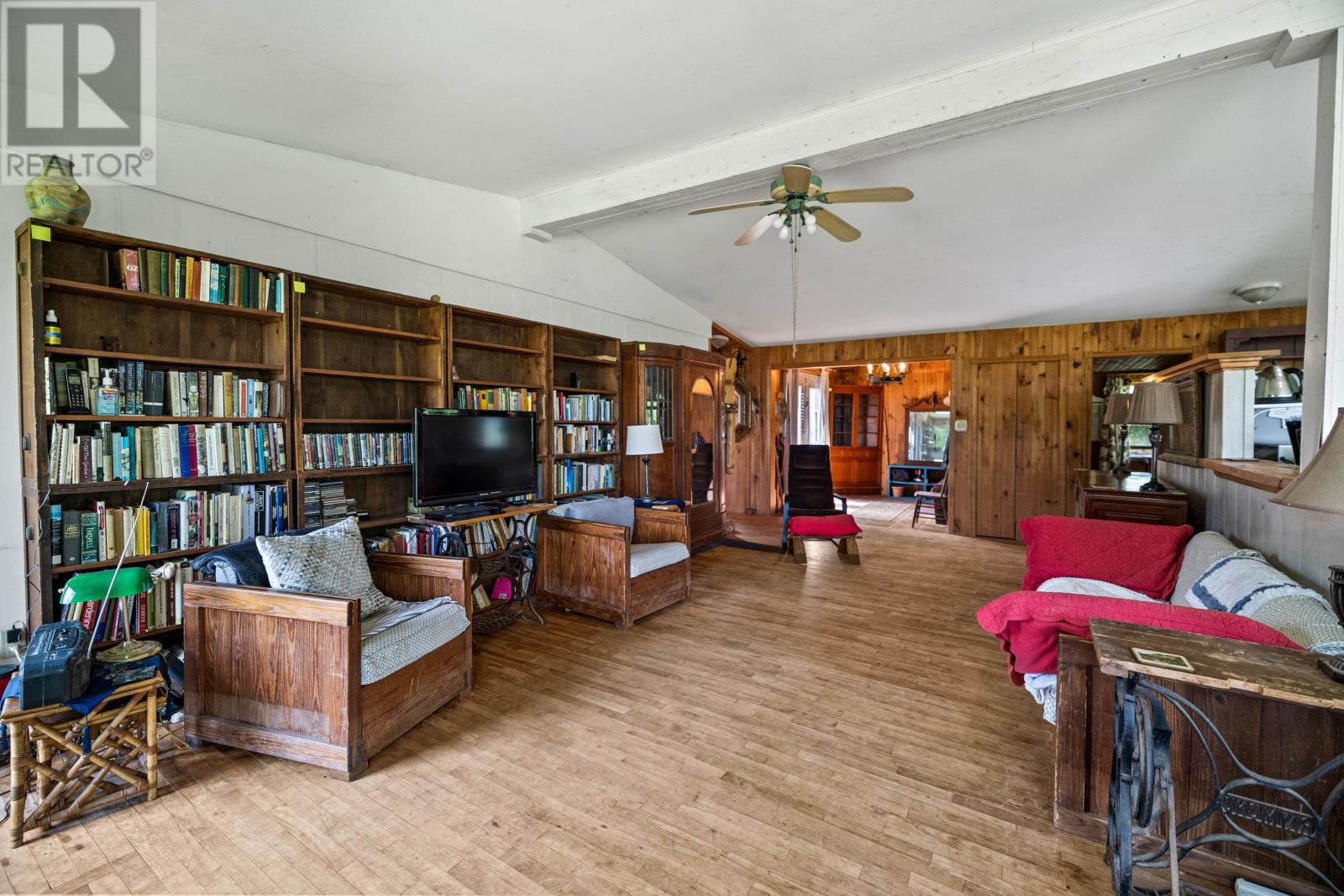351 Queens Point Road Property Photo 16