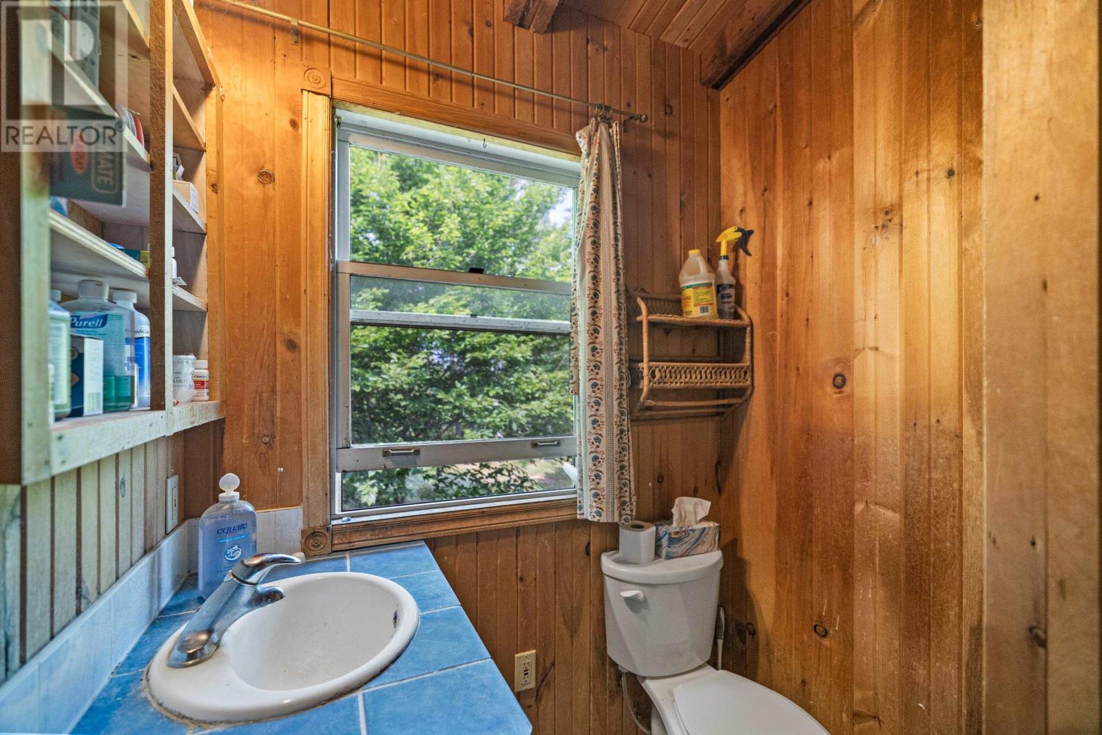 351 Queens Point Road Property Photo 23