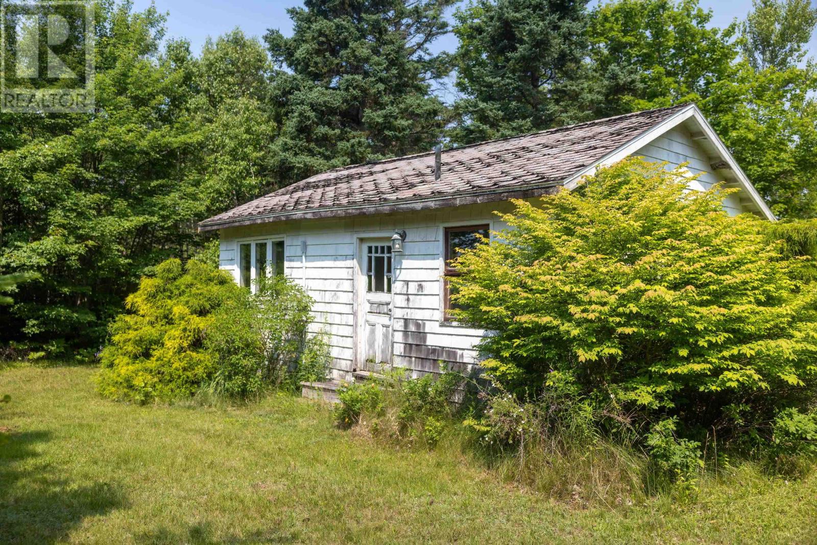 351 Queens Point Road Property Photo 40
