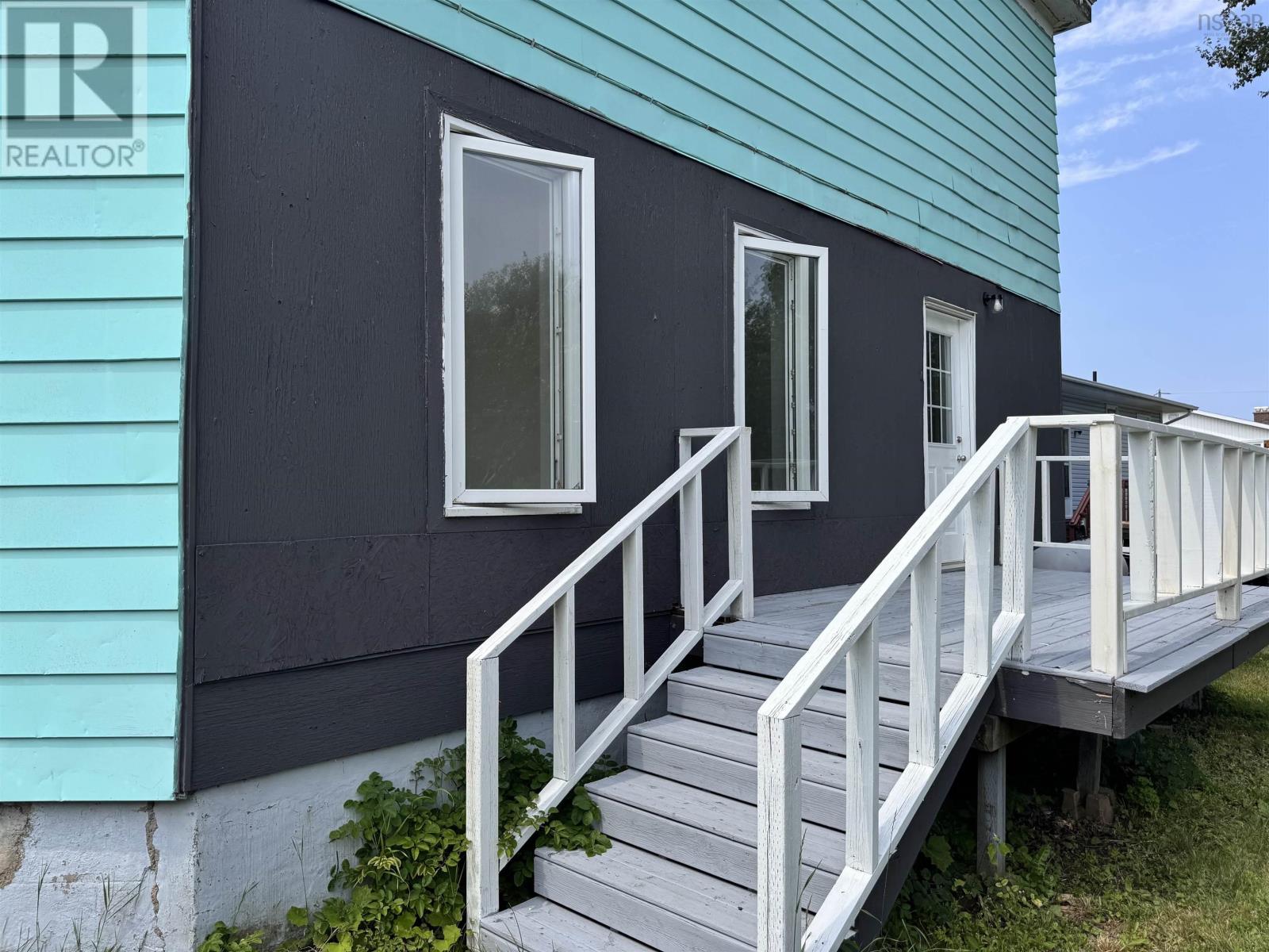 209 South Street Property Photo 4