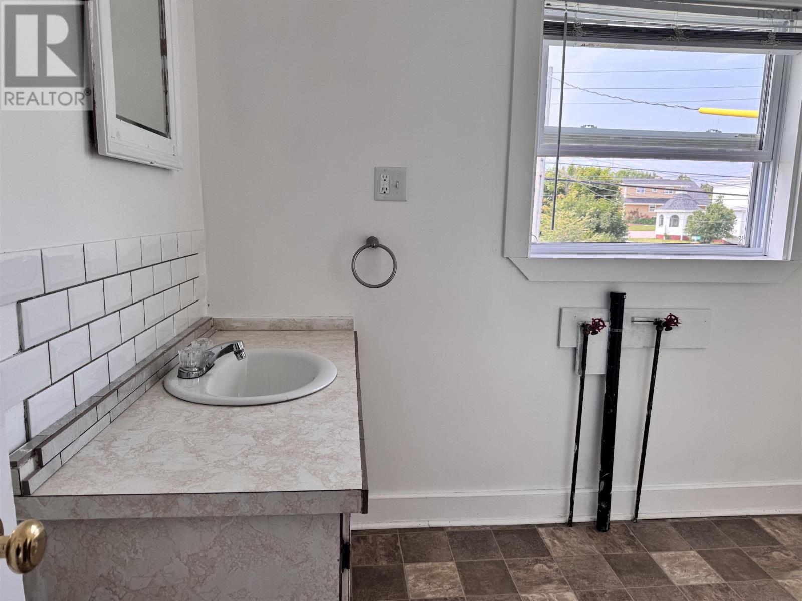 209 South Street Property Photo 21