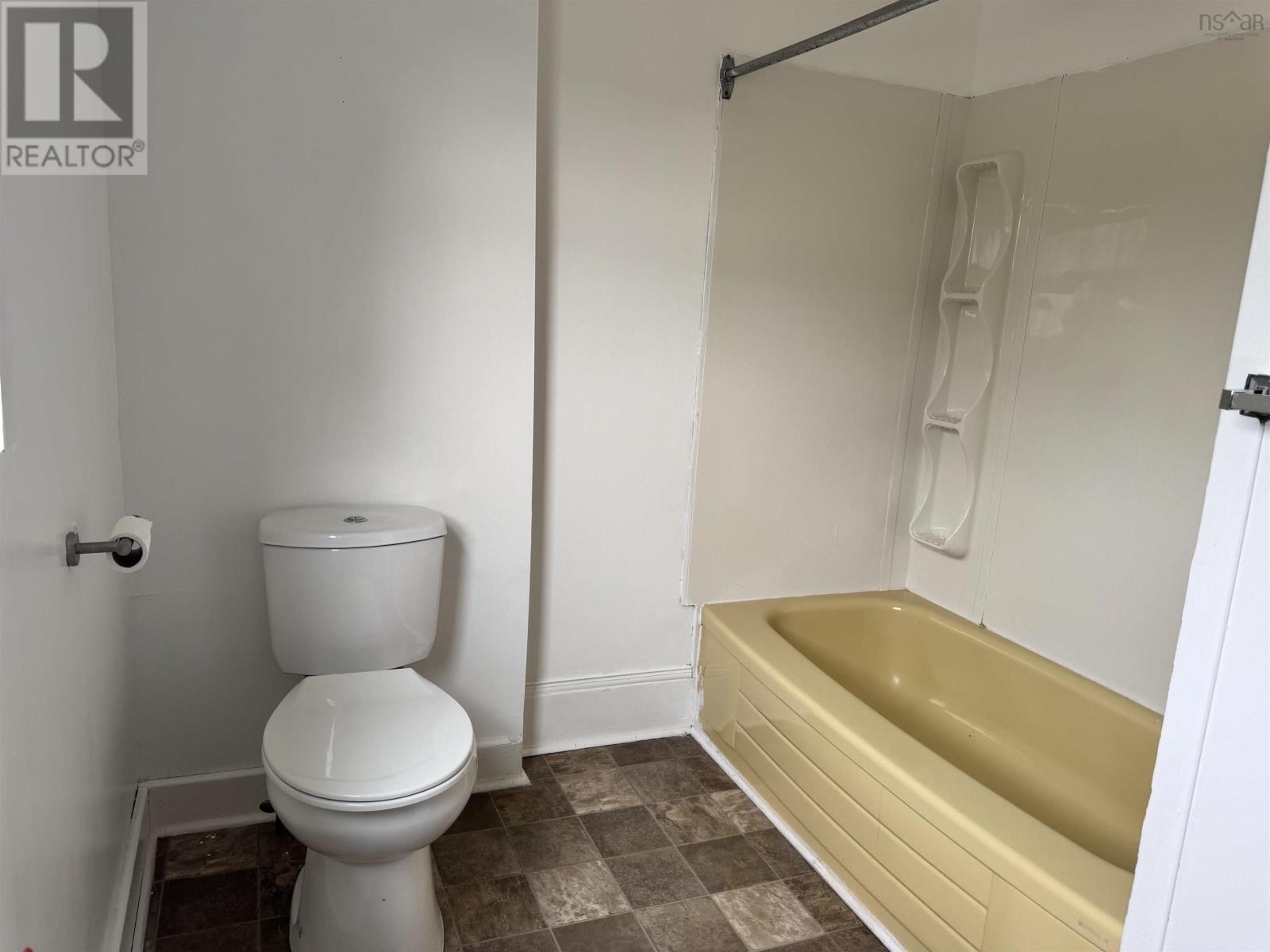 209 South Street Property Photo 22