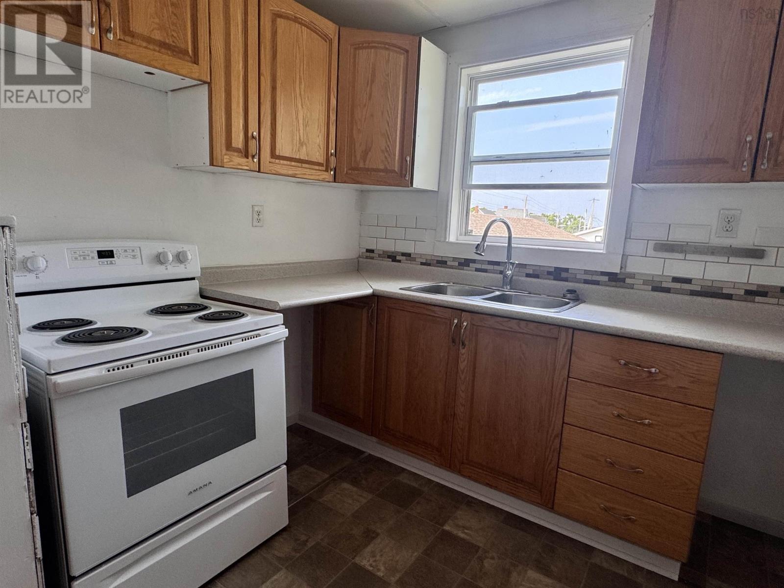 209 South Street Property Photo 24