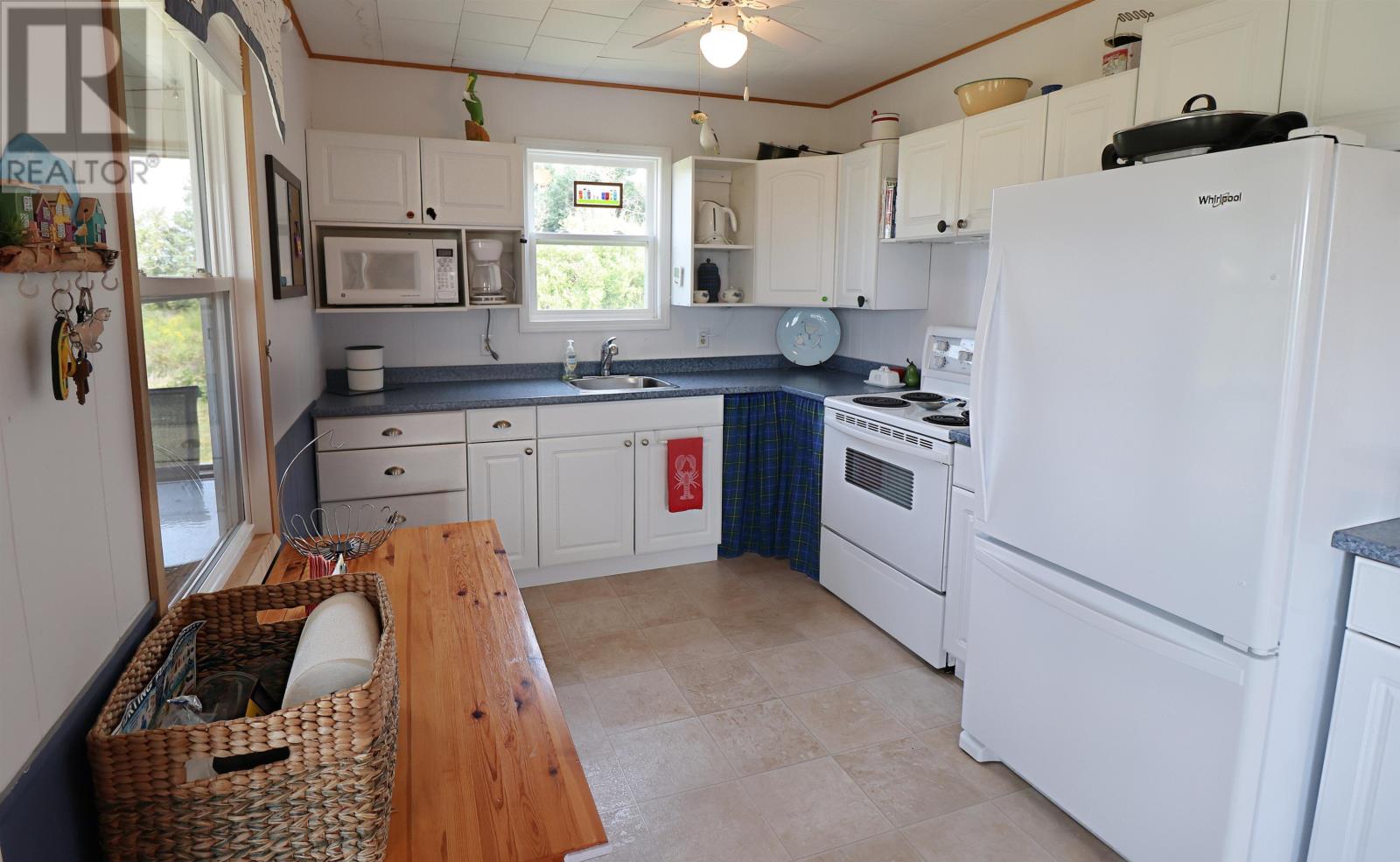 11 Riverview Drive Property Photo 6