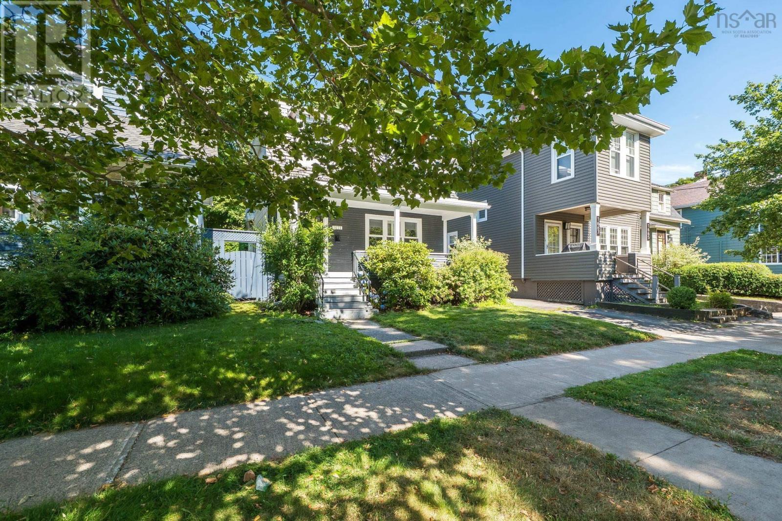 1671 Chestnut Street Property Photo 2