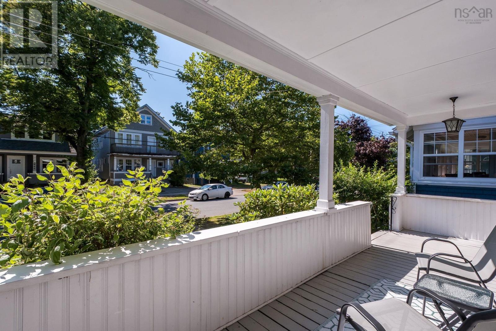 1671 Chestnut Street Property Photo 3