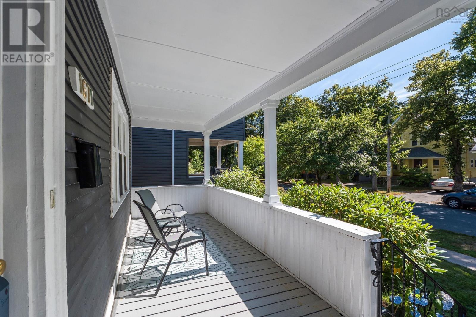 1671 Chestnut Street Property Photo 4