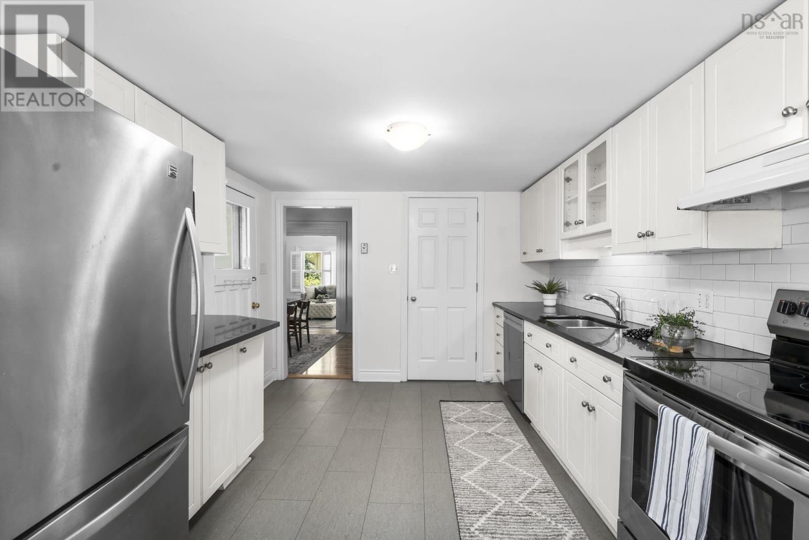 1671 Chestnut Street Property Photo 15