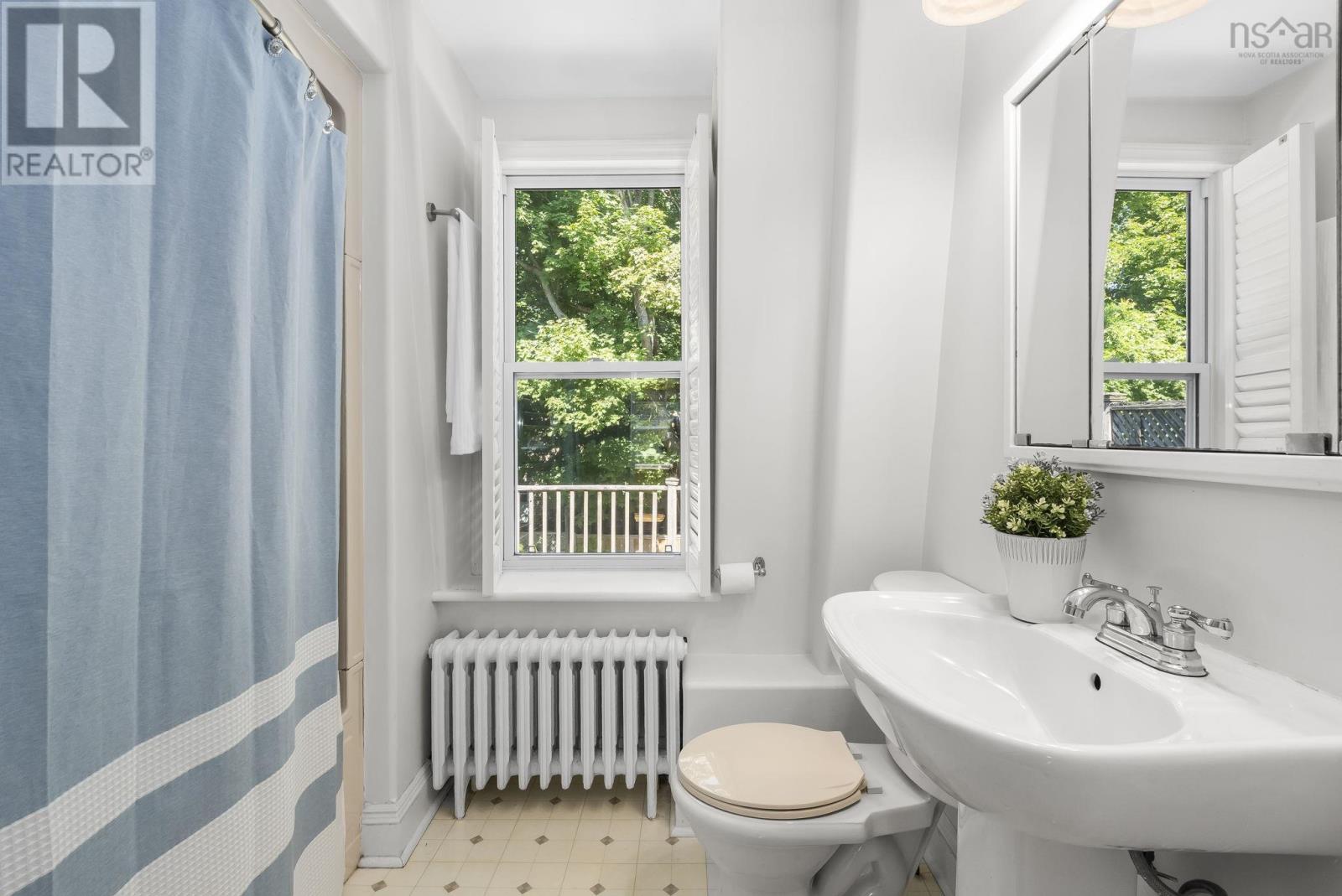 1671 Chestnut Street Property Photo 21