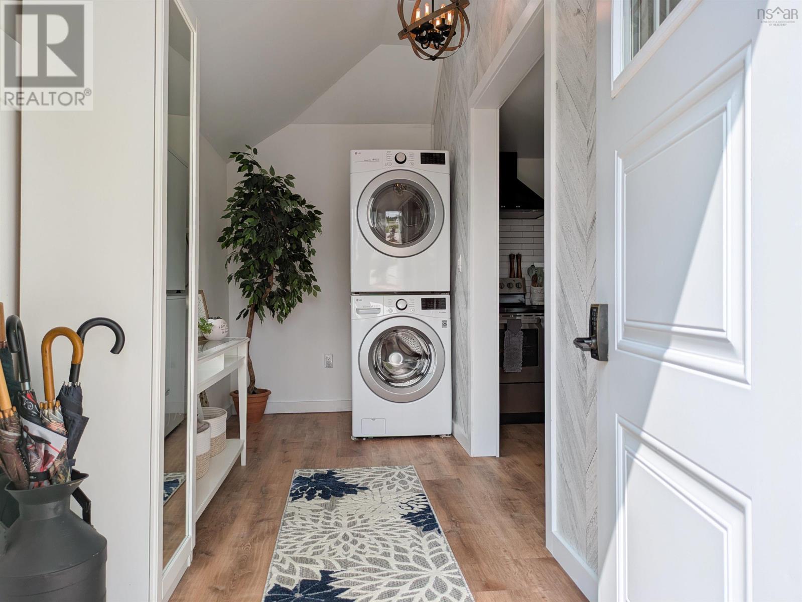 1837 Main Shore Road Property Photo 14