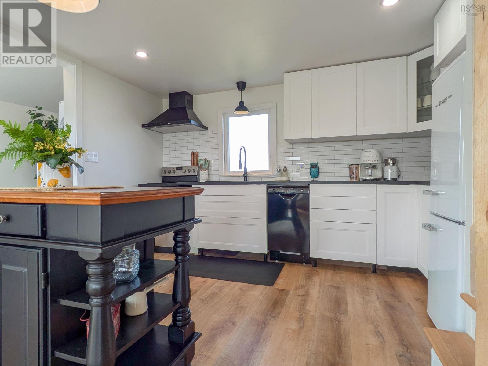 1837 Main Shore Road Property Photo 17