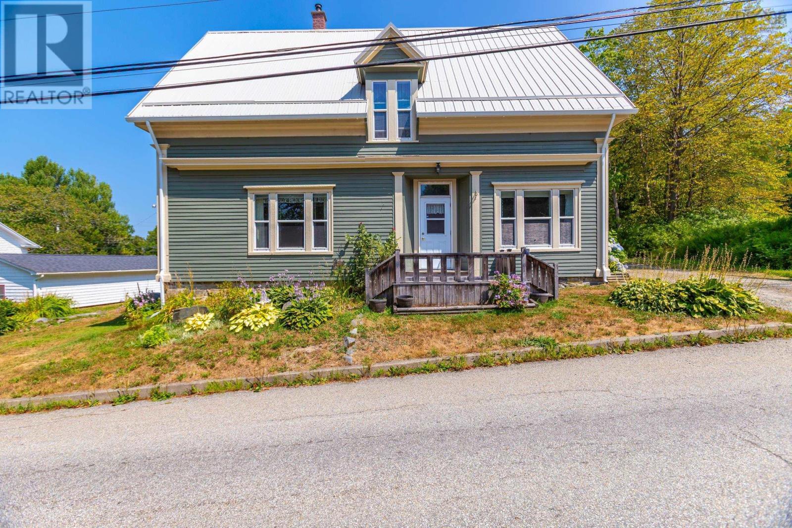 7498 Highway 340 Property Photo 1