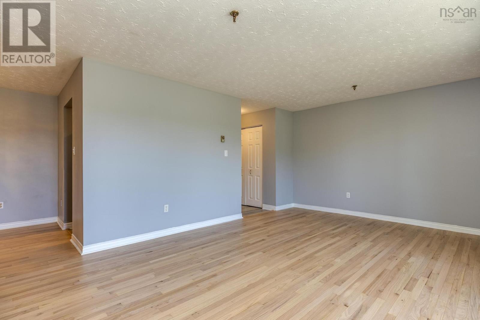 70 Collins Grove #8 Property Photo 6