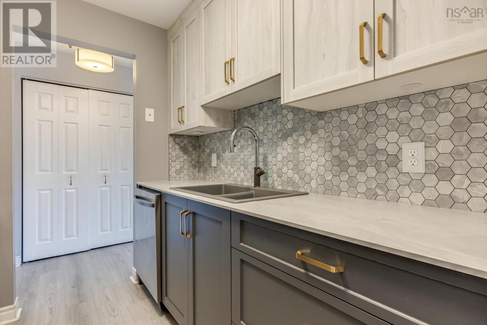 70 Collins Grove #8 Property Photo 13