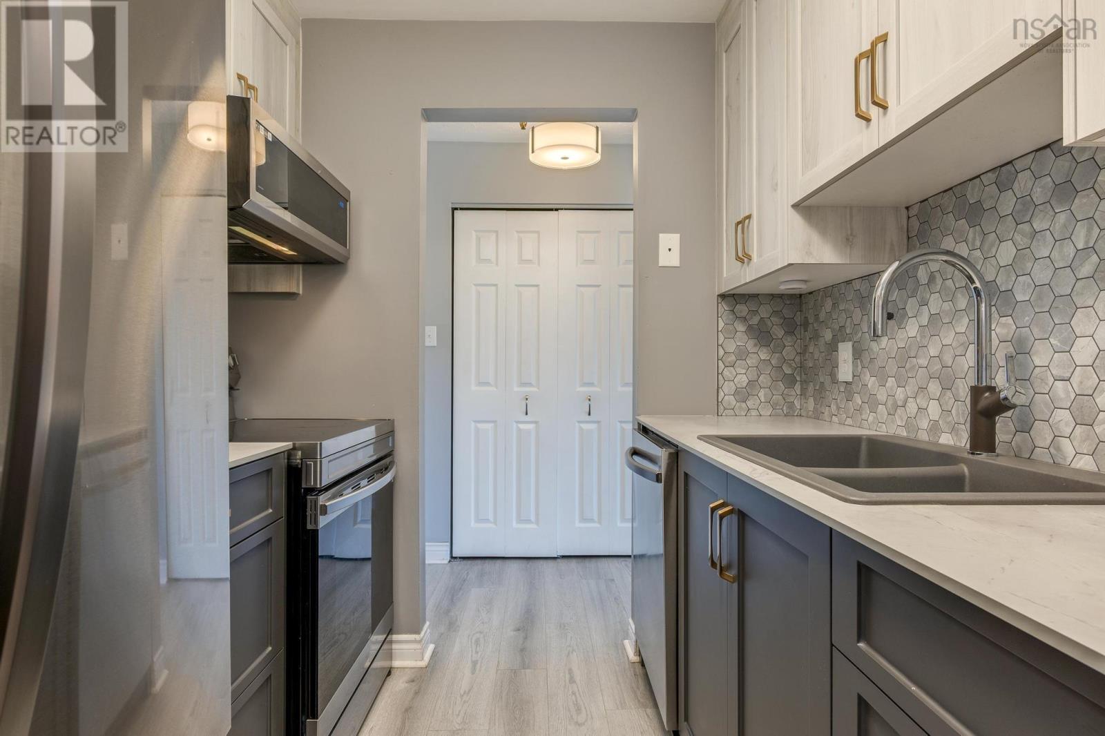 70 Collins Grove #8 Property Photo 14