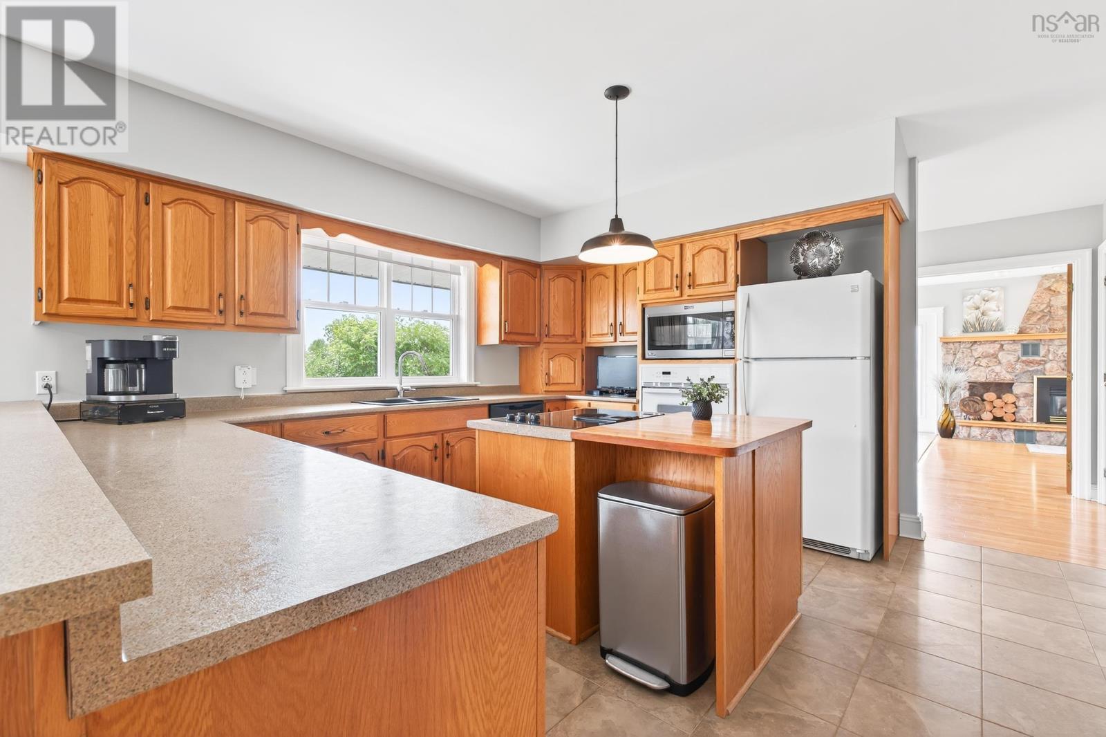 2140 Point Edward Highway Property Photo 14