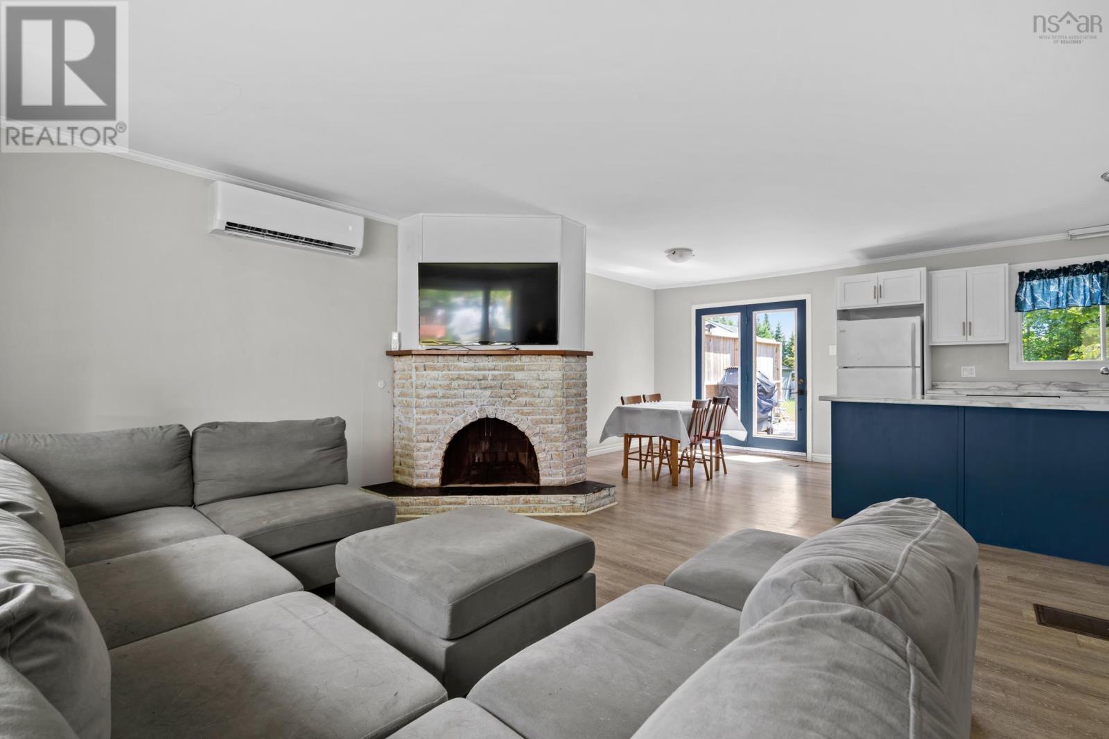 7660 Highway 7 Property Photo 10