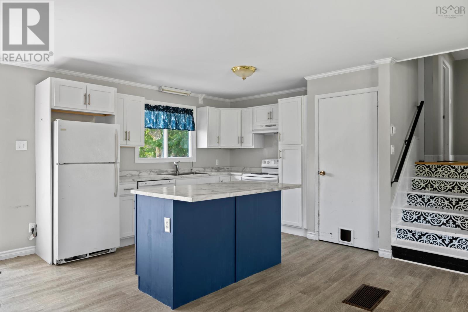 7660 Highway 7 Property Photo 14