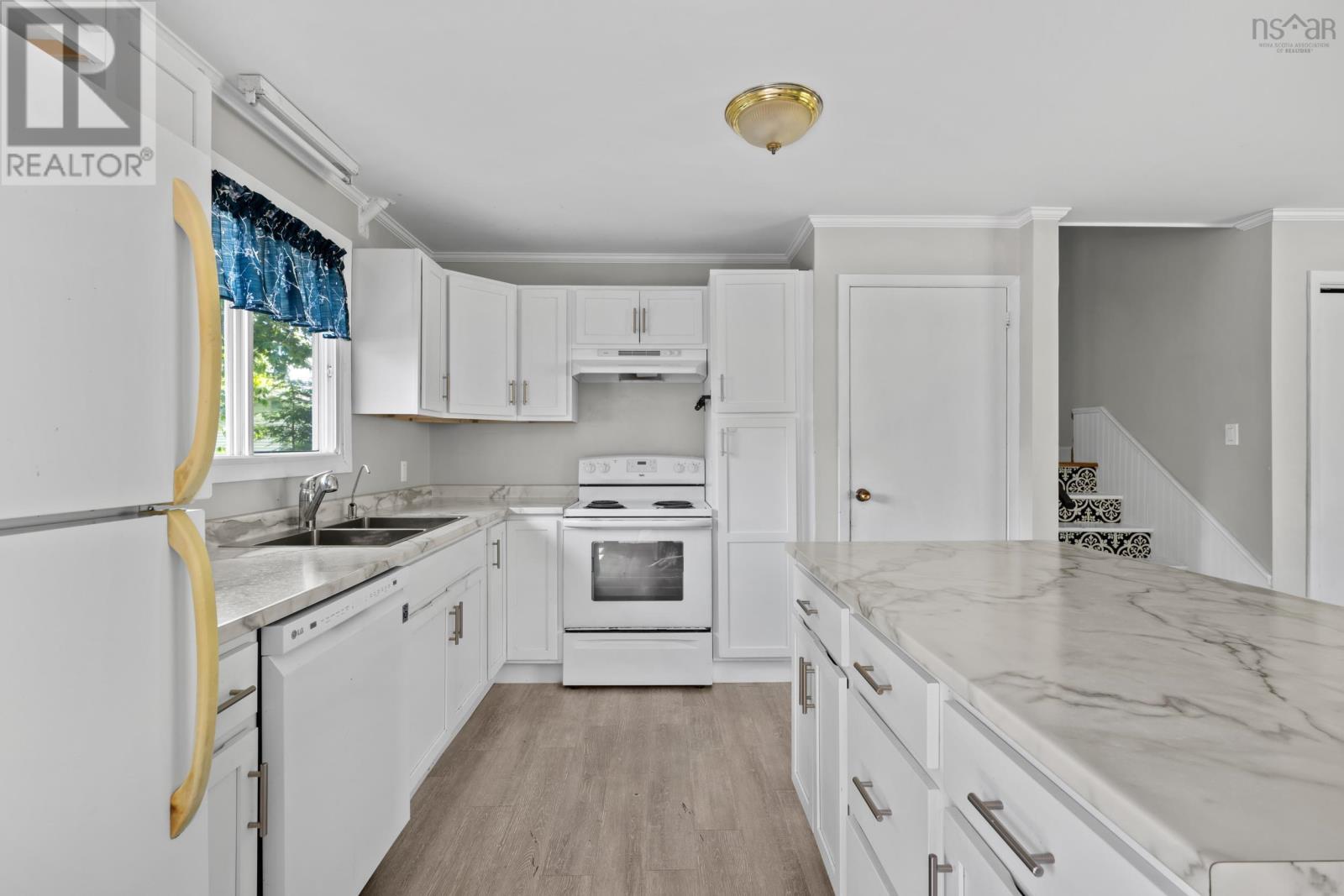 7660 Highway 7 Property Photo 15