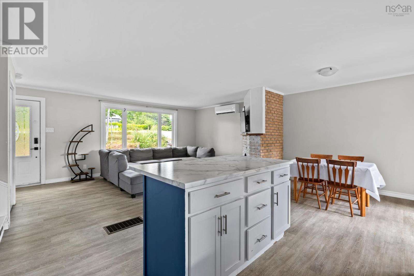 7660 Highway 7 Property Photo 16