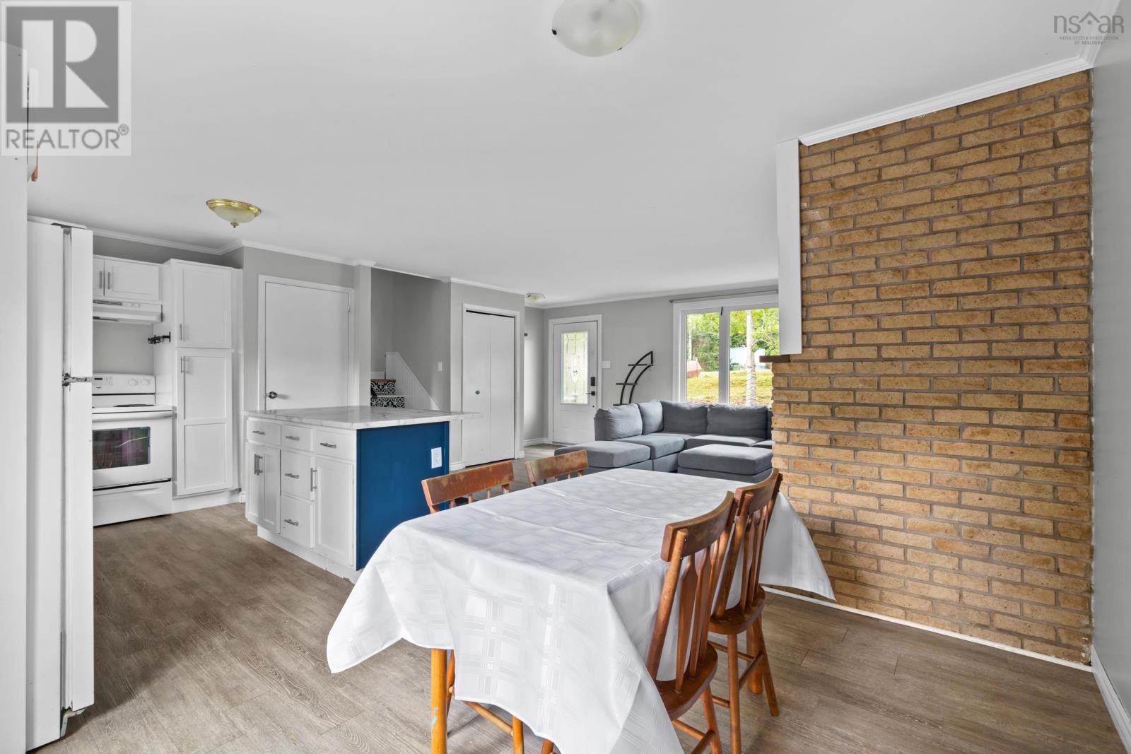 7660 Highway 7 Property Photo 18