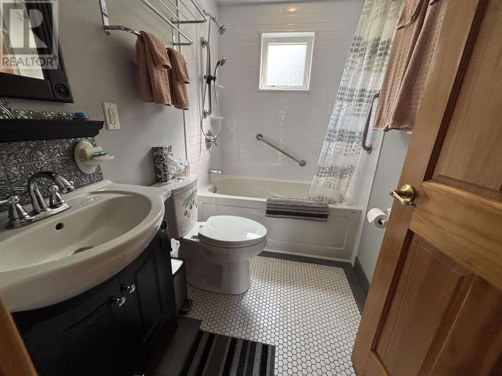 69 Thumb Cap Point Road Property Photo 15