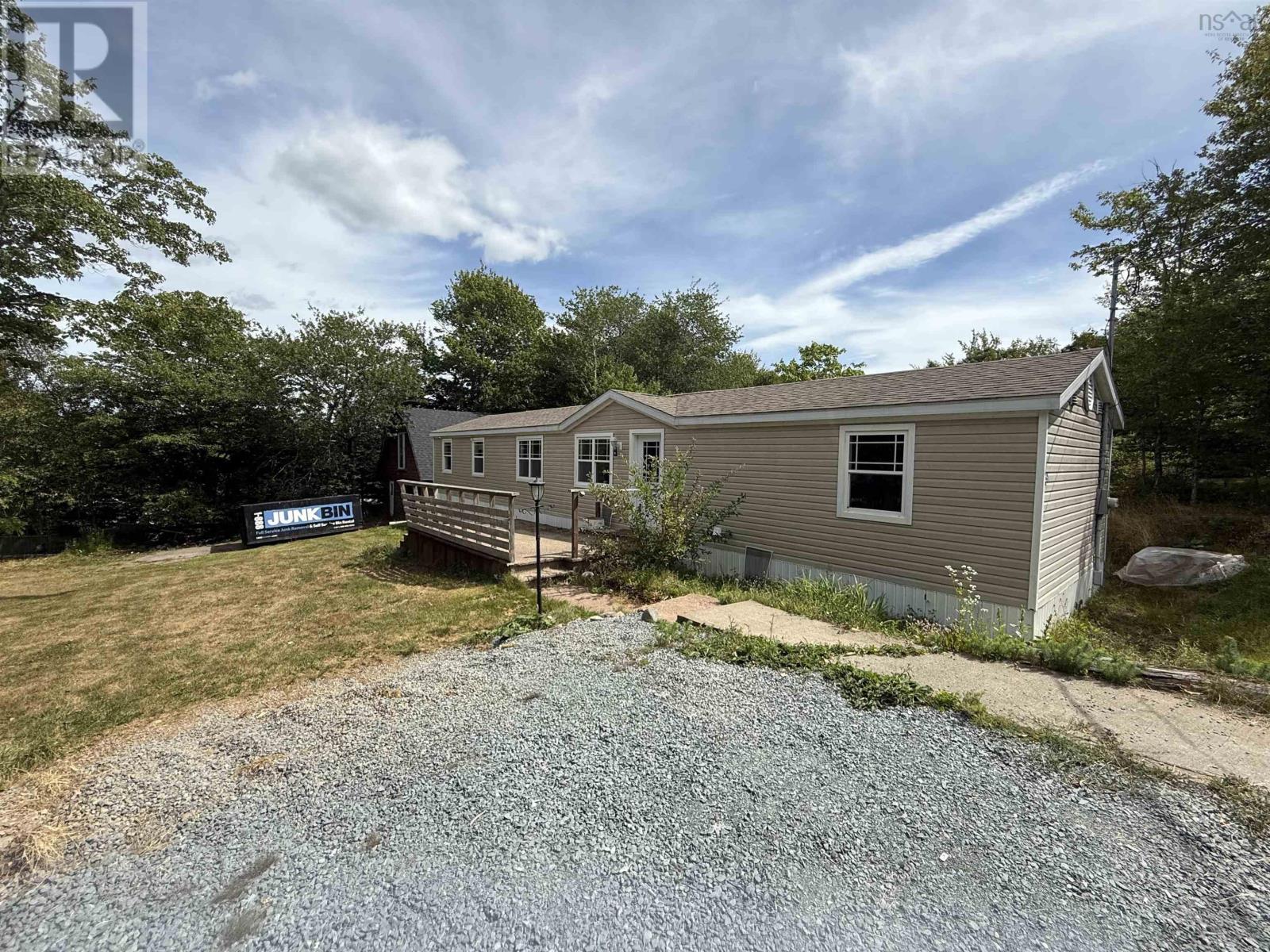 26 Shelly Crescent Property Photo 2