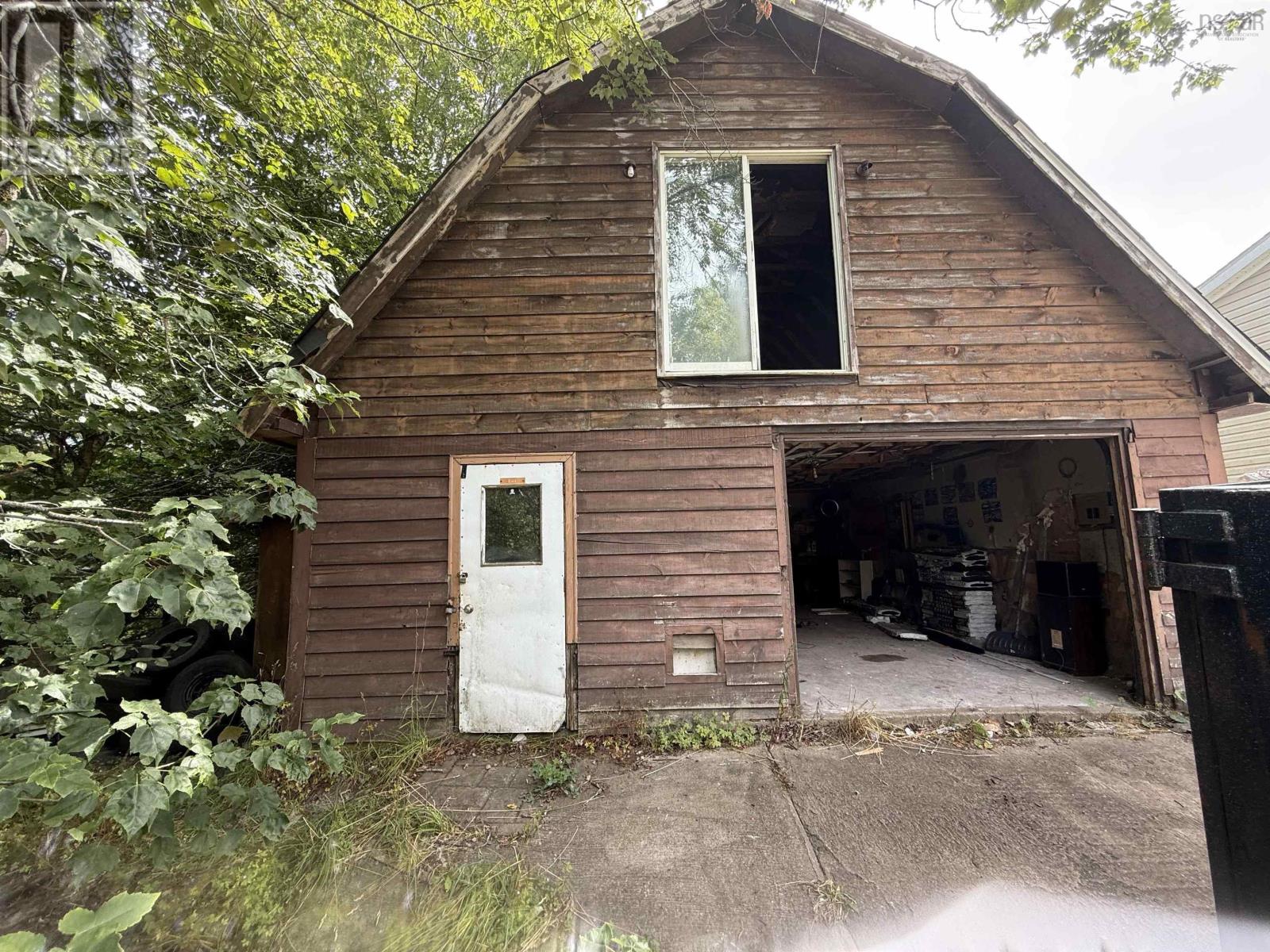 26 Shelly Crescent Property Photo 3