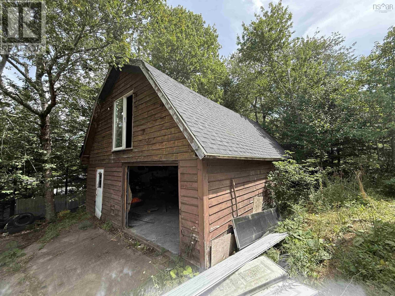 26 Shelly Crescent Property Photo 4