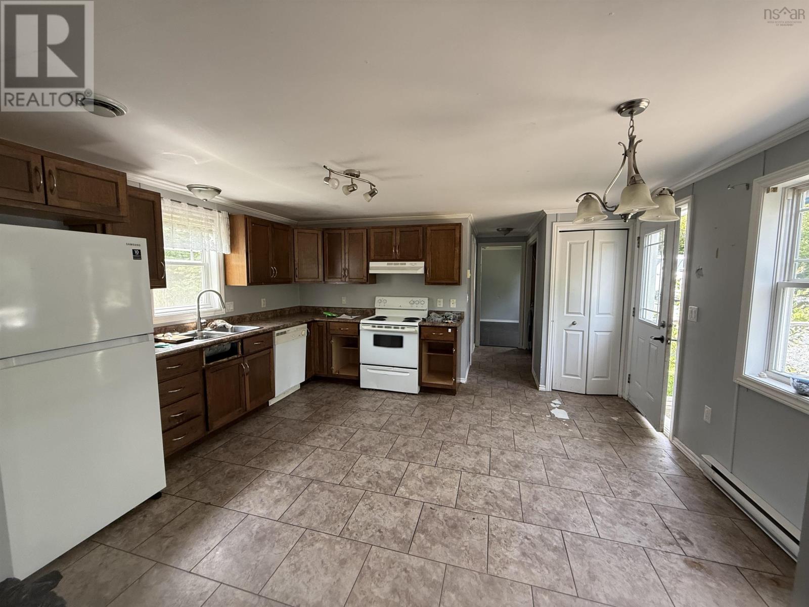 26 Shelly Crescent Property Photo 7