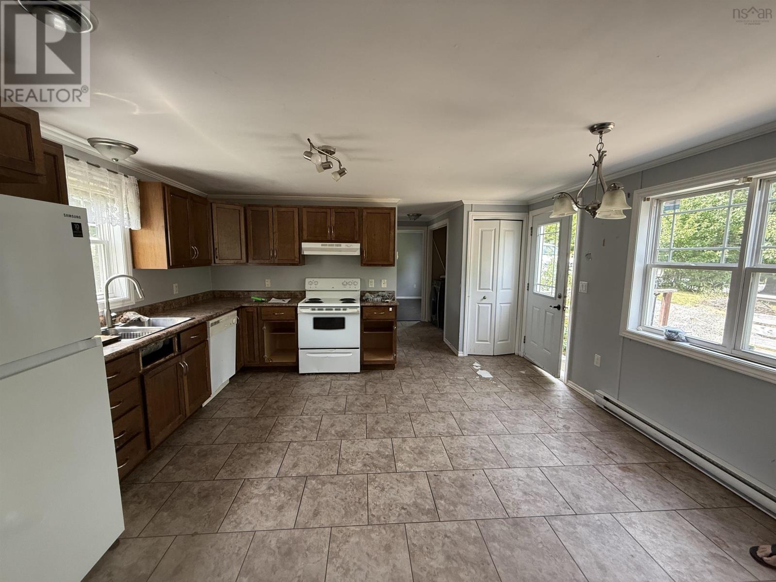 26 Shelly Crescent Property Photo 8