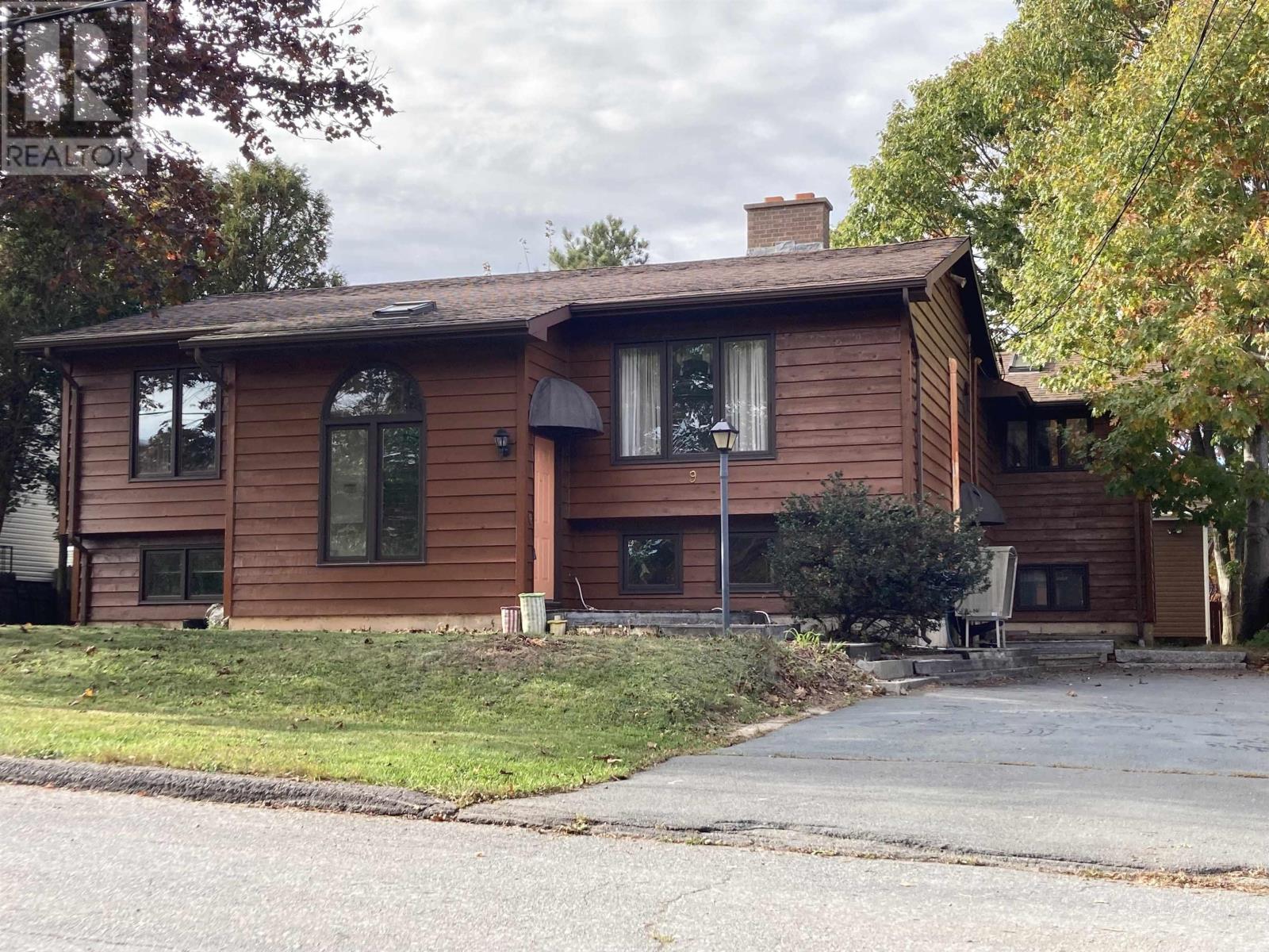 9 Monique Avenue Property Photo 1