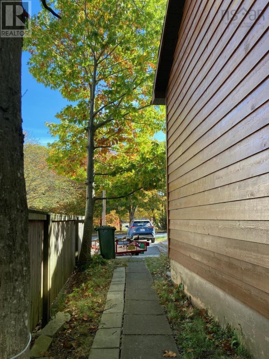 9 Monique Avenue Property Photo 32