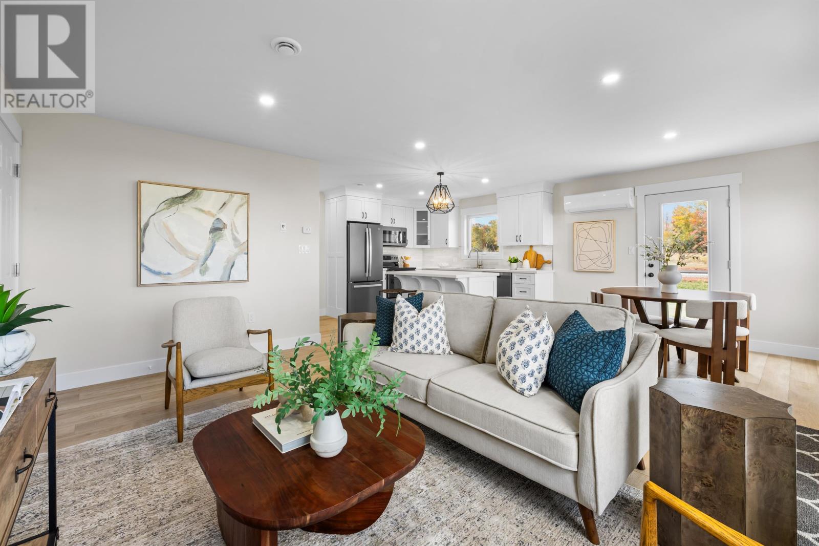 6 Sydney Way Property Photo 1