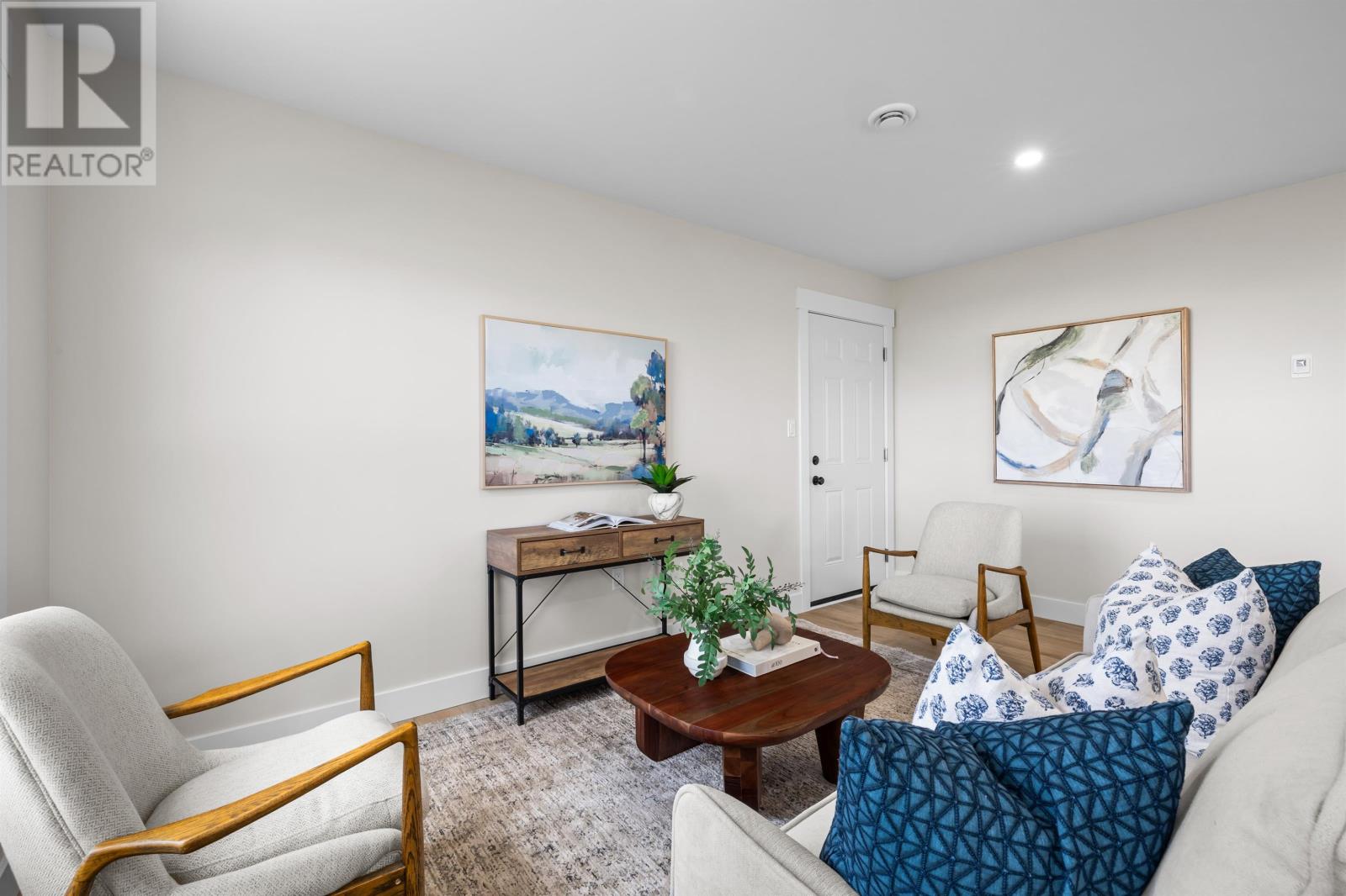 6 Sydney Way Property Photo 5