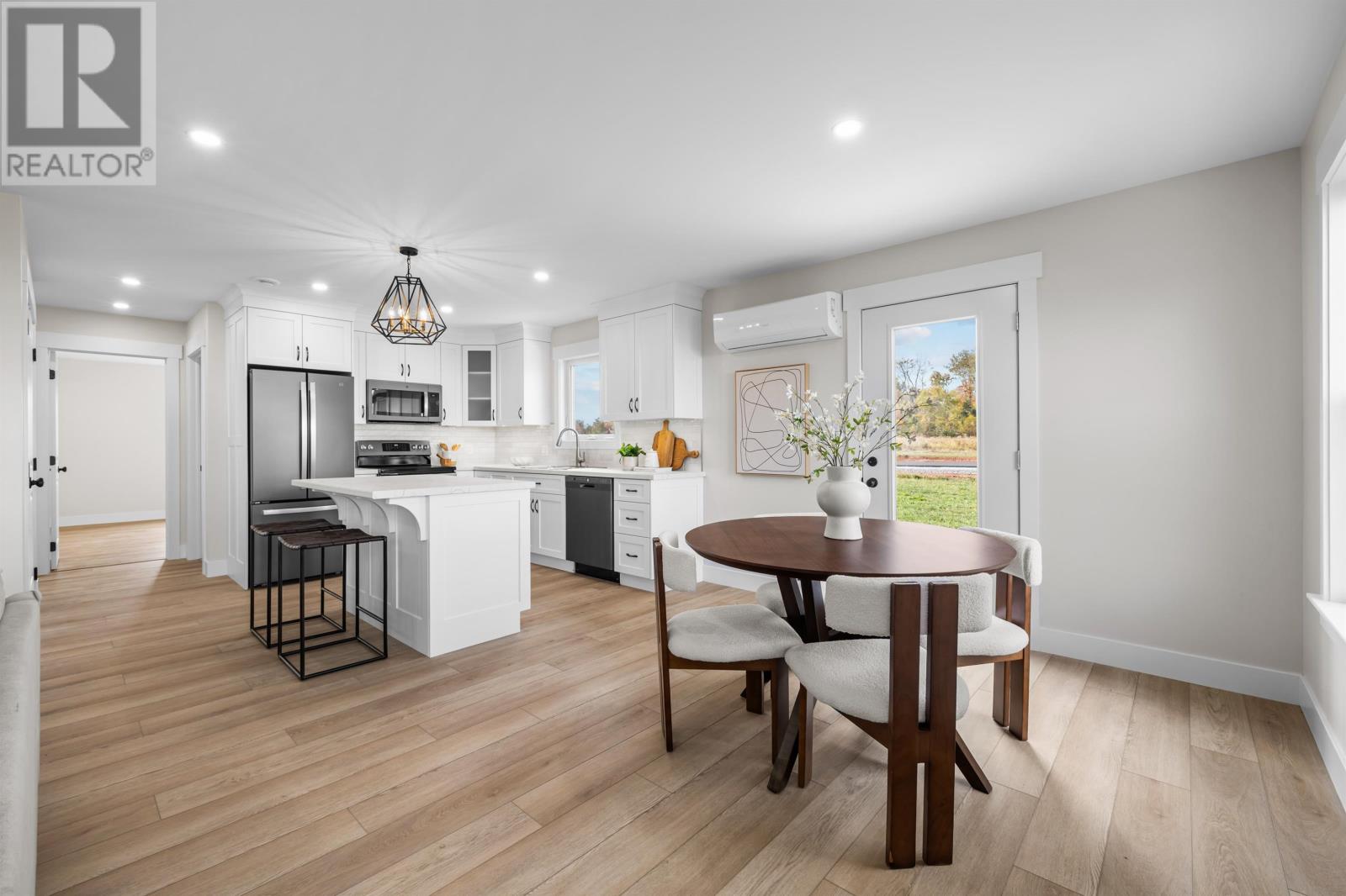 6 Sydney Way Property Photo 7