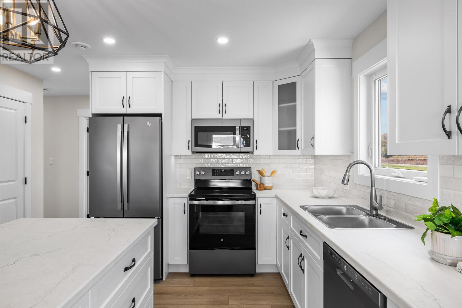 6 Sydney Way Property Photo 9