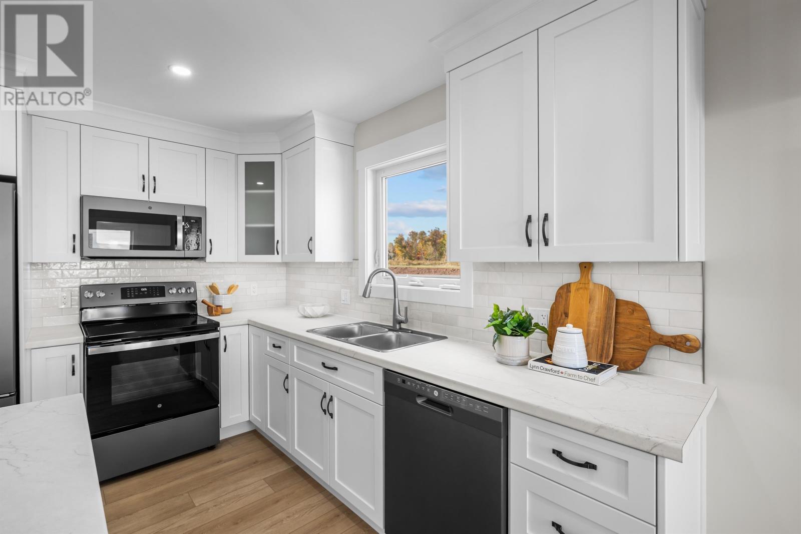 6 Sydney Way Property Photo 10